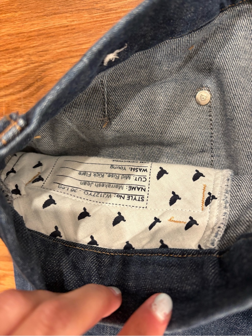 MIH Mid Rise Flared Jeans - Picture 5 of 9